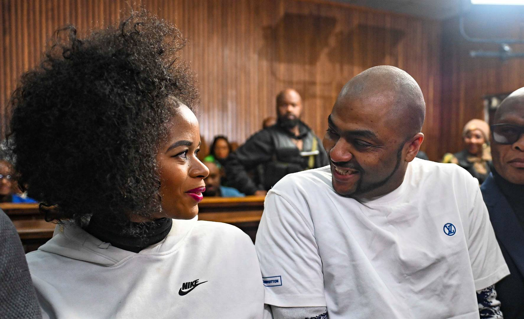 Người đẹp và đồng phạm Bester